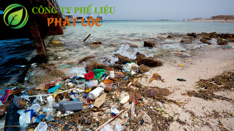 Ô nhiễm môi trường là việc rác thái, khí độc, hoá chất không được xử  lý thải ra môi trường.