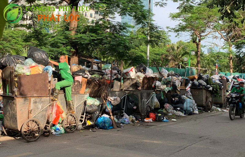 Ô nhiễm rác thải không có chỗ chứa, chất hàng đống