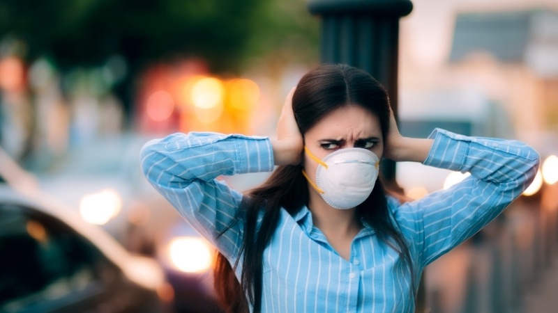 Ô nhiễm tiếng ồn tiếng xe cộ, còi xe, tiếng giao thông di chuyển, công trình xây dựng