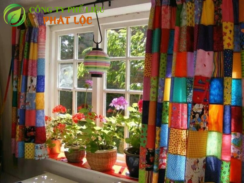 May rèm cửa làm từ vải vụn được nhiều khách hàng thích thú