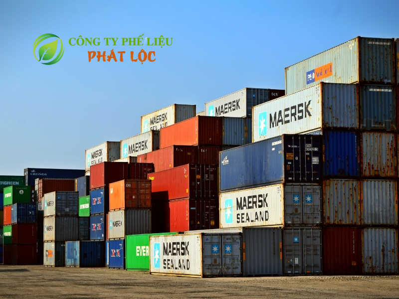  Những container này thường được thu mua để tái chế  thanh những sản phẩm có thể sử dụng được