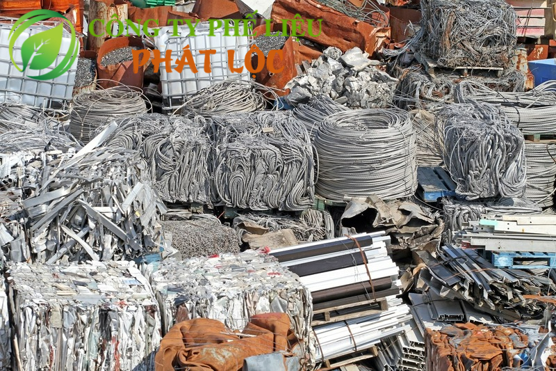 Phế liệu kim loại là những vật liệu kim loại đã qua sử dụng, hư hỏng