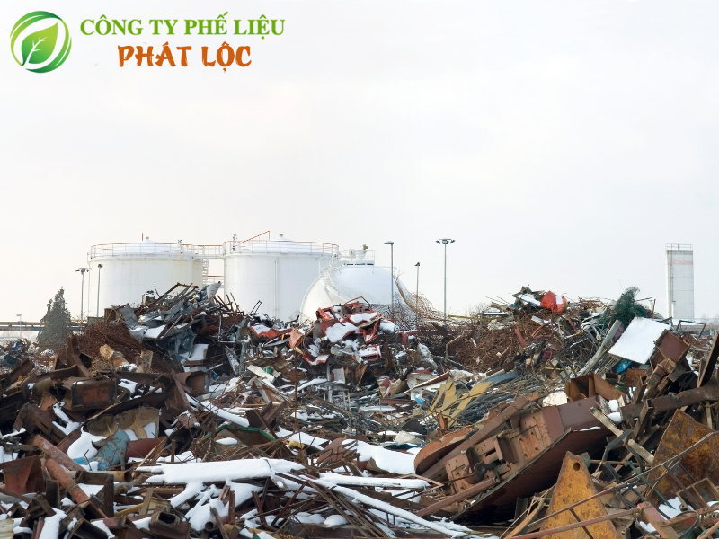 Nhiều khu vực còn thu gom tự phát, gây mất vệ sinh và làm giảm giá trị phế liệu.