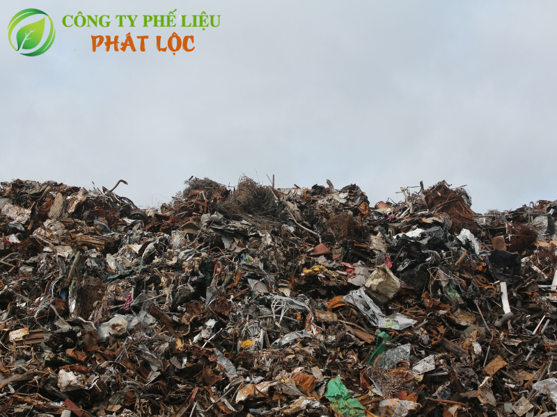 Các ngành công nghiệp lớn đang ưu tiên sử dụng nguyên liệu tái chế để giảm chi phí và bảo vệ môi trường.