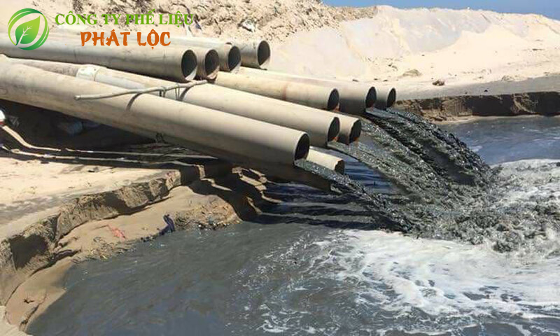 Một số nguồn ô nhiễm như nước thải sinh hoạt, nông nghiệp khiến nước biển bị ảnh hưởng