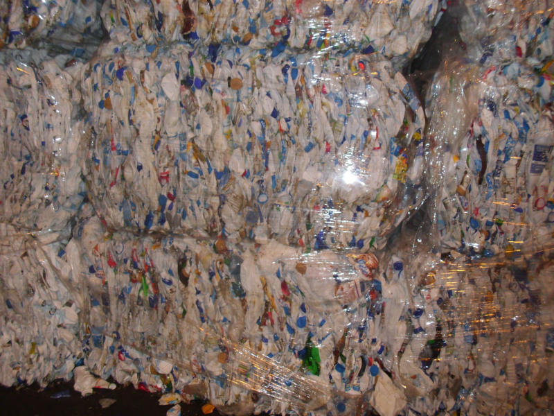 Nhựa PET (Chai nhựa, mảnh nhựa trong suốt)