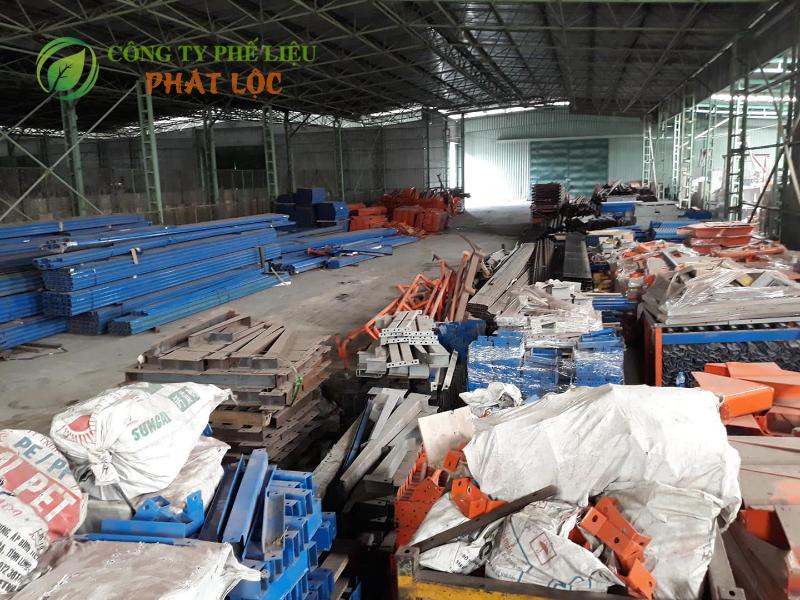 Tái chế phế liệu nhựa và giấy