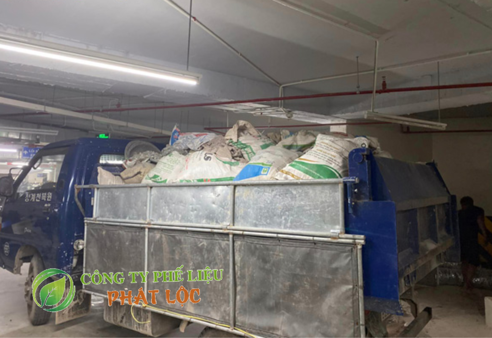 Xe tải thu gom phế liệu